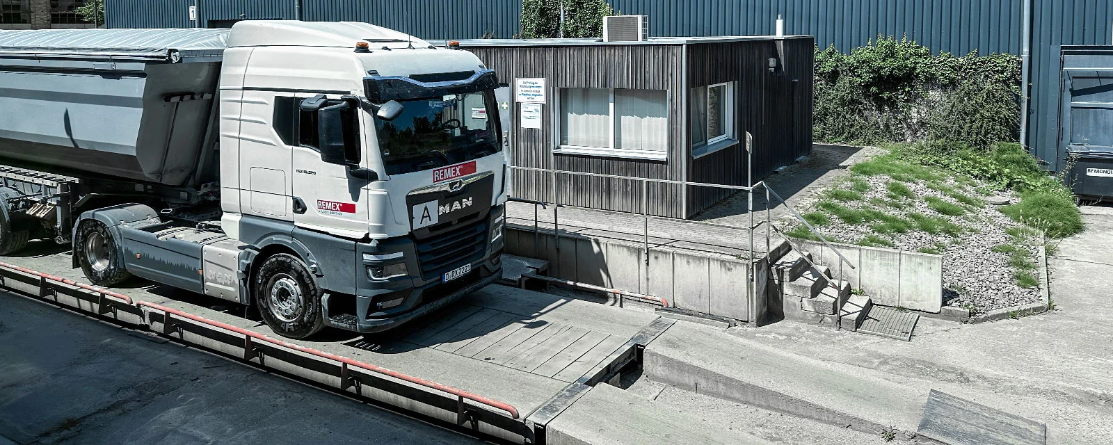 REMEX nutzt eigene Fahrzeuge für Transporte